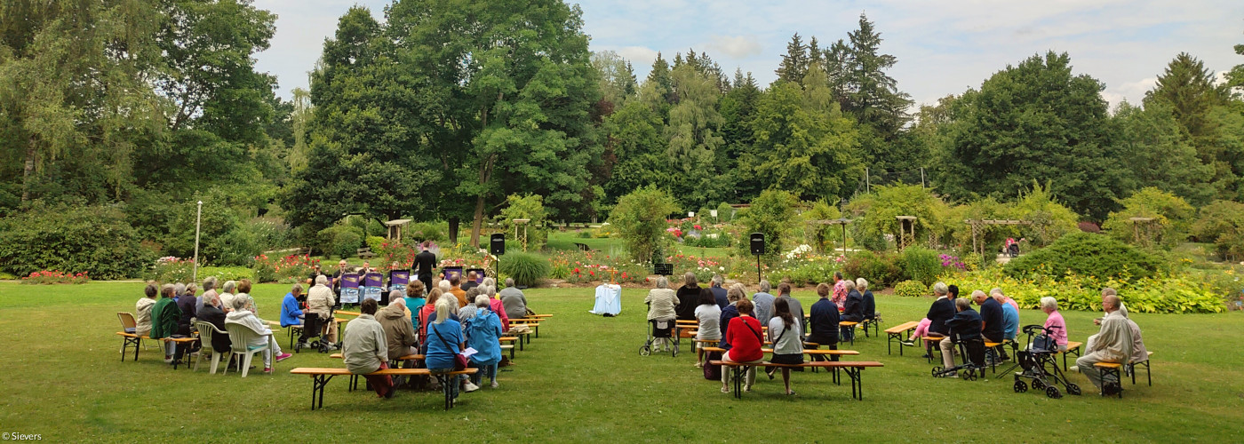 Gottesdienst am Rosarium im Kurpark